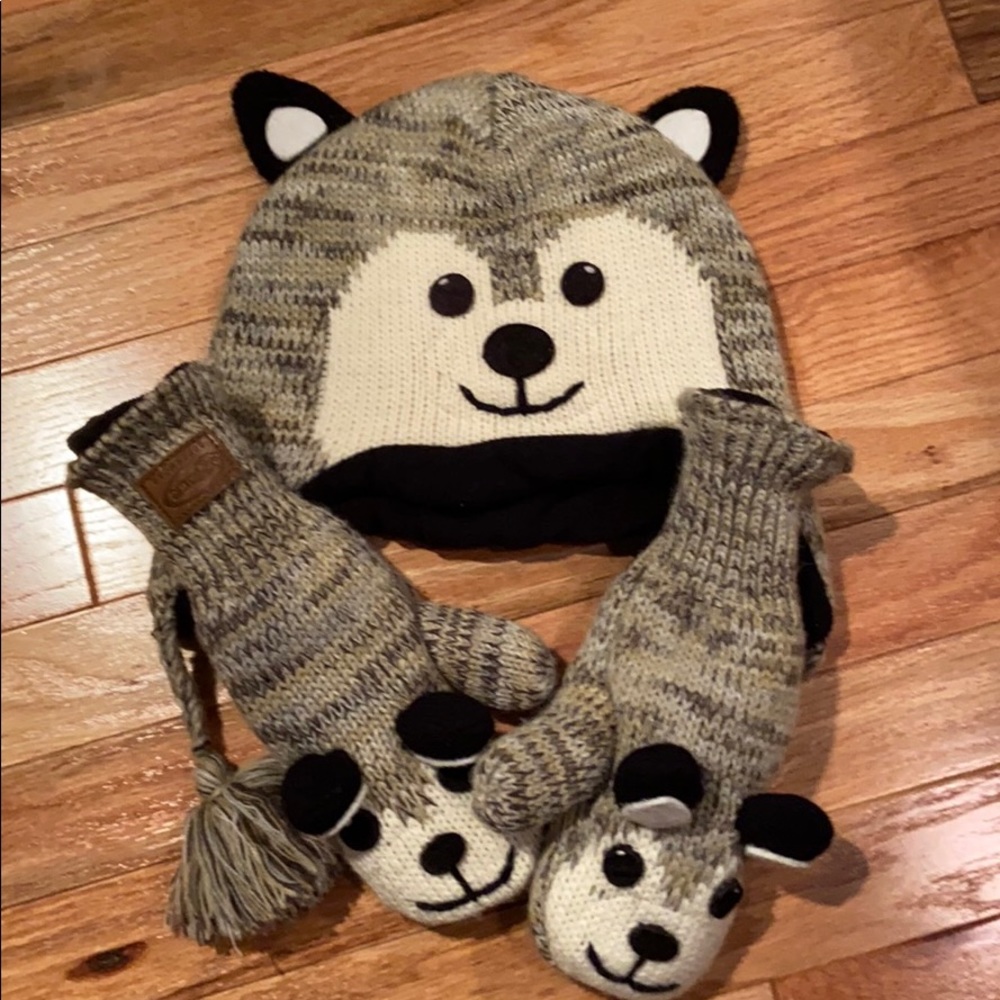 Wolf Fleece-Lined Hat and Mittens